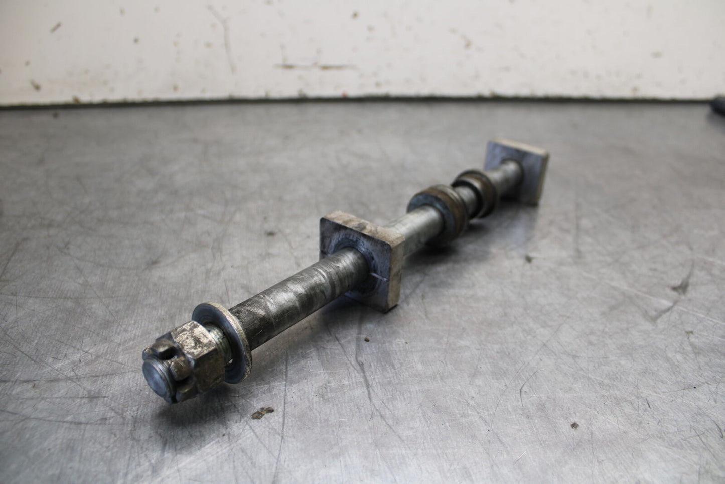 12-17 KAWASAKI ER-6N Z650 REAR AXLE BACK WHEEL RIM PIVOT BOLT AXEL BB709