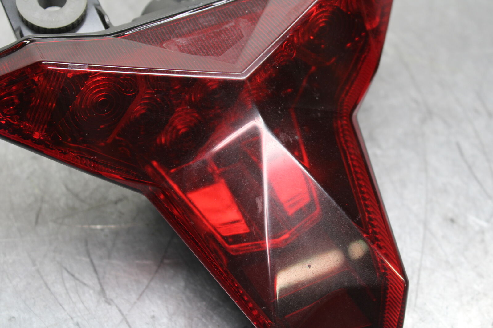 19-22 KAWASAKI Z400 REAR TAIL TAILLIGHT BACK BRAKE LIGHT BB738
