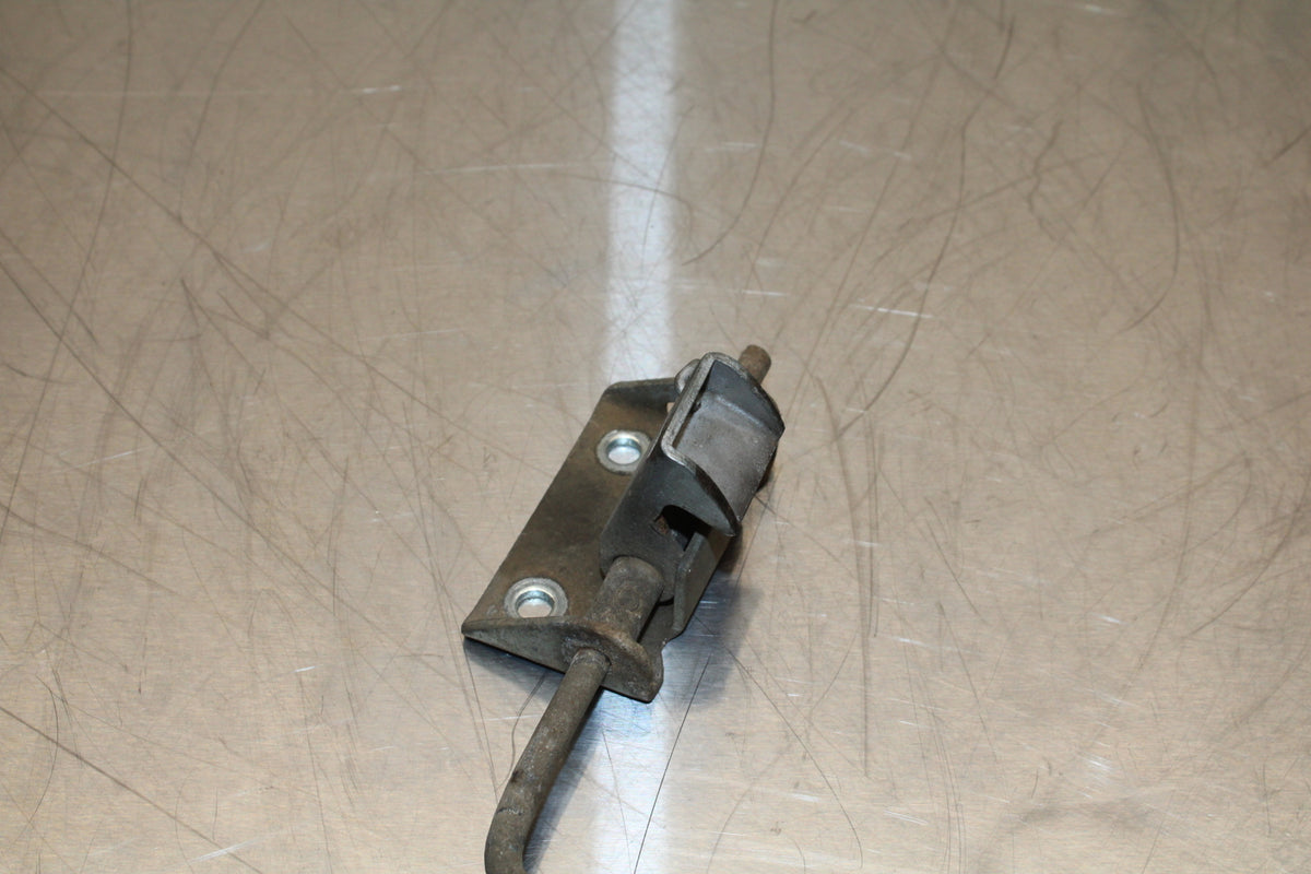 82 HONDA CT70 TRAIL SEAT LATCH  BB138