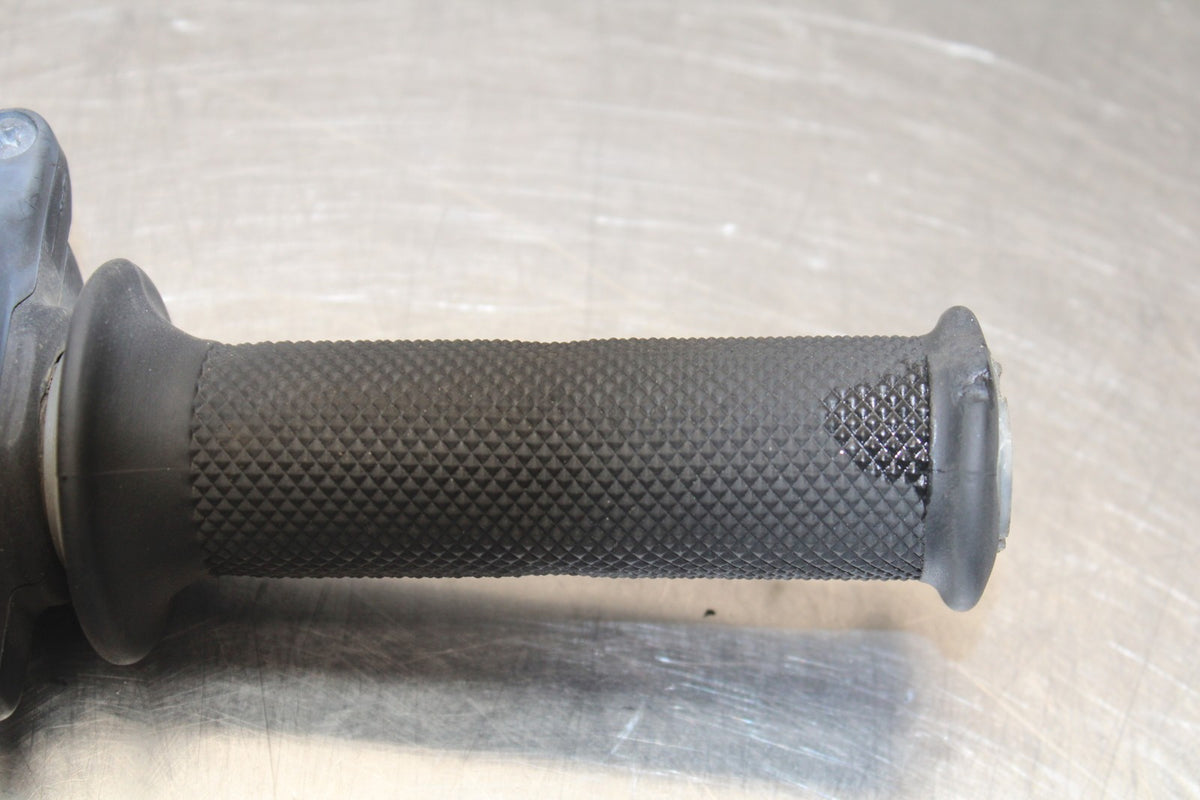 02 DUCATI MONSTER 620 RIGHT THROTTLE GRIP BB851