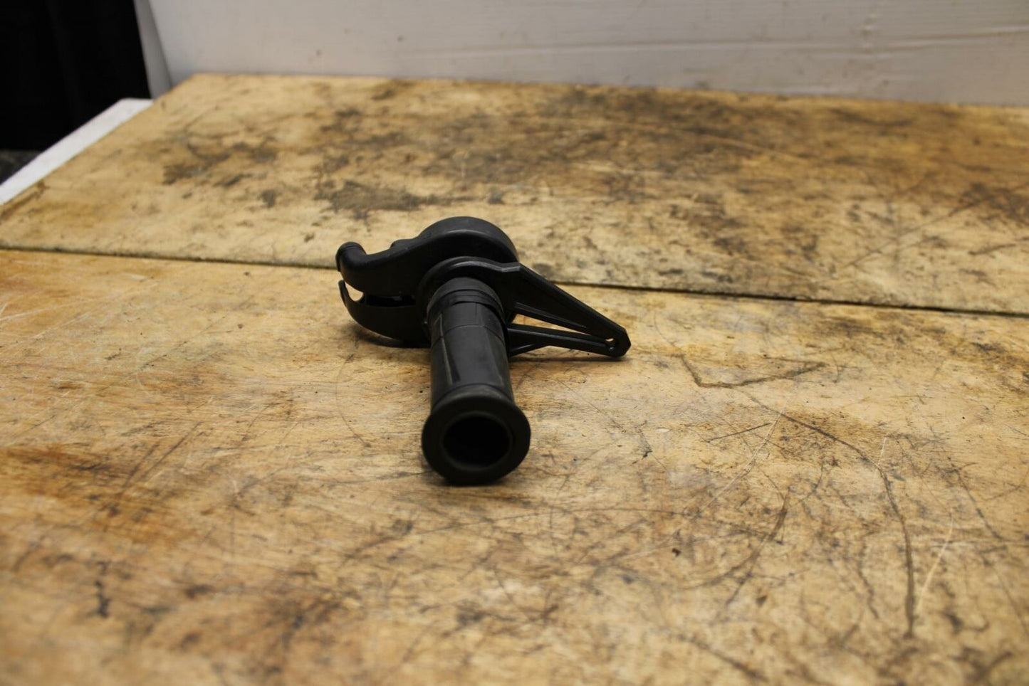 13-18 KAWASAKI NINJA ZX6R THROTTLE CABLE LINE HOUSING GUIDE BB349