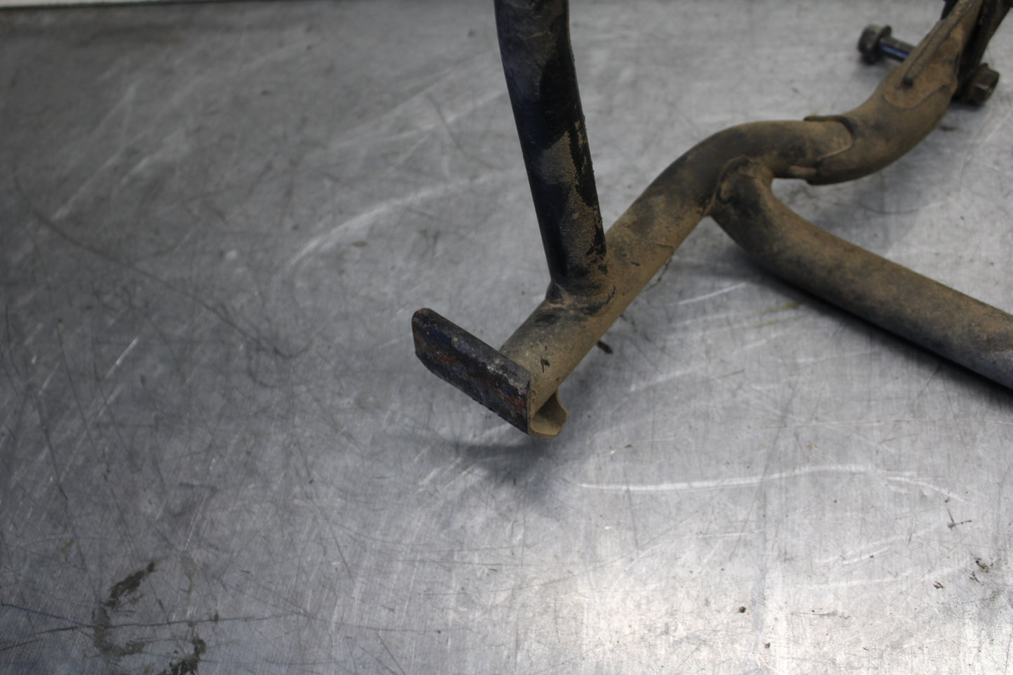 07-09 YAMAHA FZ6 CENTER MAIN STAND 5VX-27111-03-00 BB713