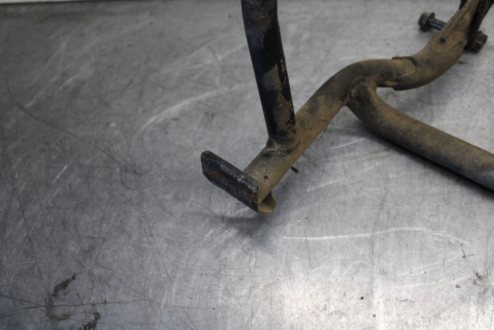 07-09 YAMAHA FZ6 CENTER MAIN STAND 5VX-27111-03-00 BB713
