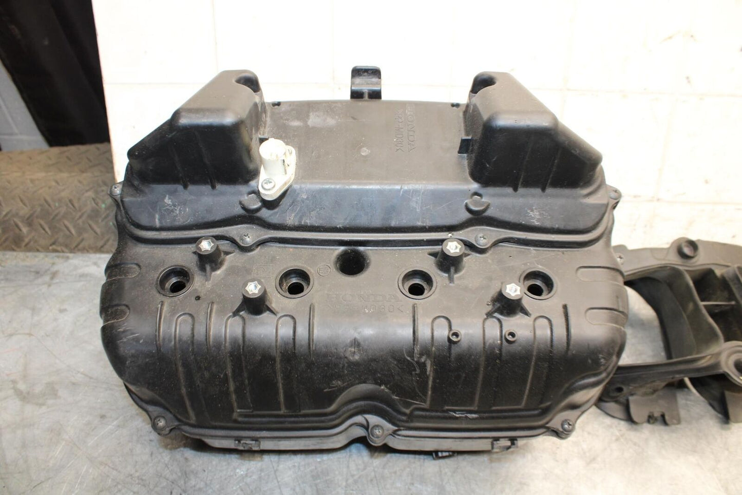 2007 Honda CBR600RR AIRBOX AIR INTAKE FILTER BOX 17220-MFJ-D00  BB542