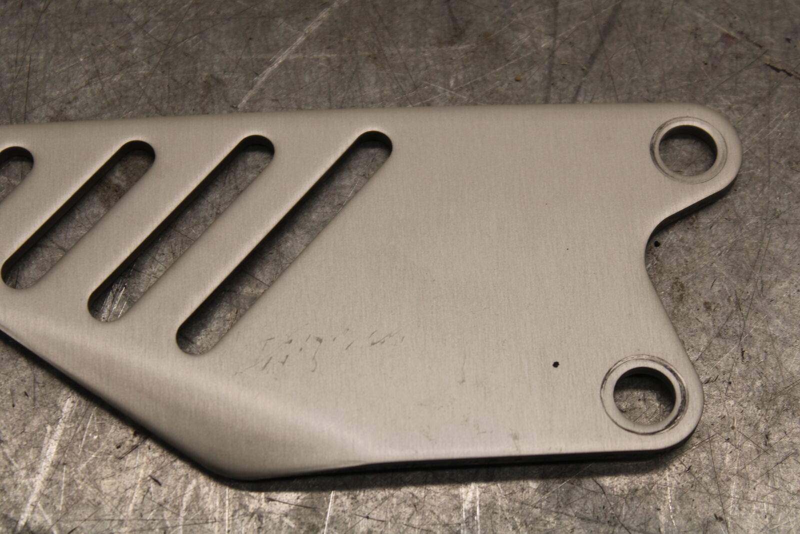 13-18 KAWASAKI NINJA ZX6R RIGHT REARSET REAR SET HEEL GUARD COVER  BB682