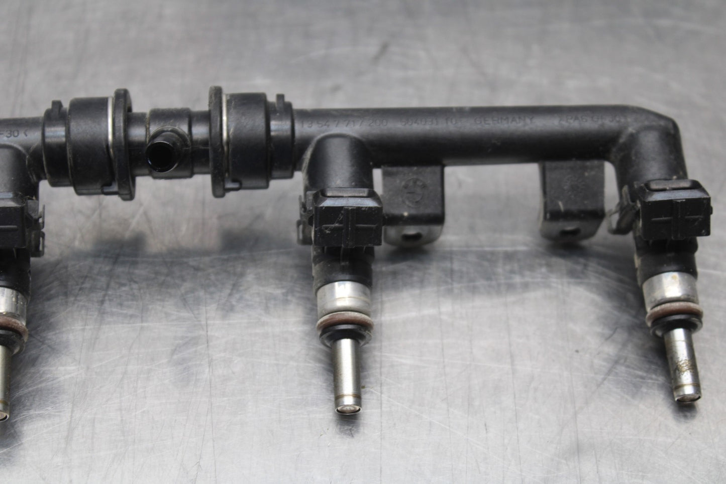 12-14 BMW S1000RR SECONDARY FUEL INJECTORS TOP AIRBOX GAS RAIL BB204