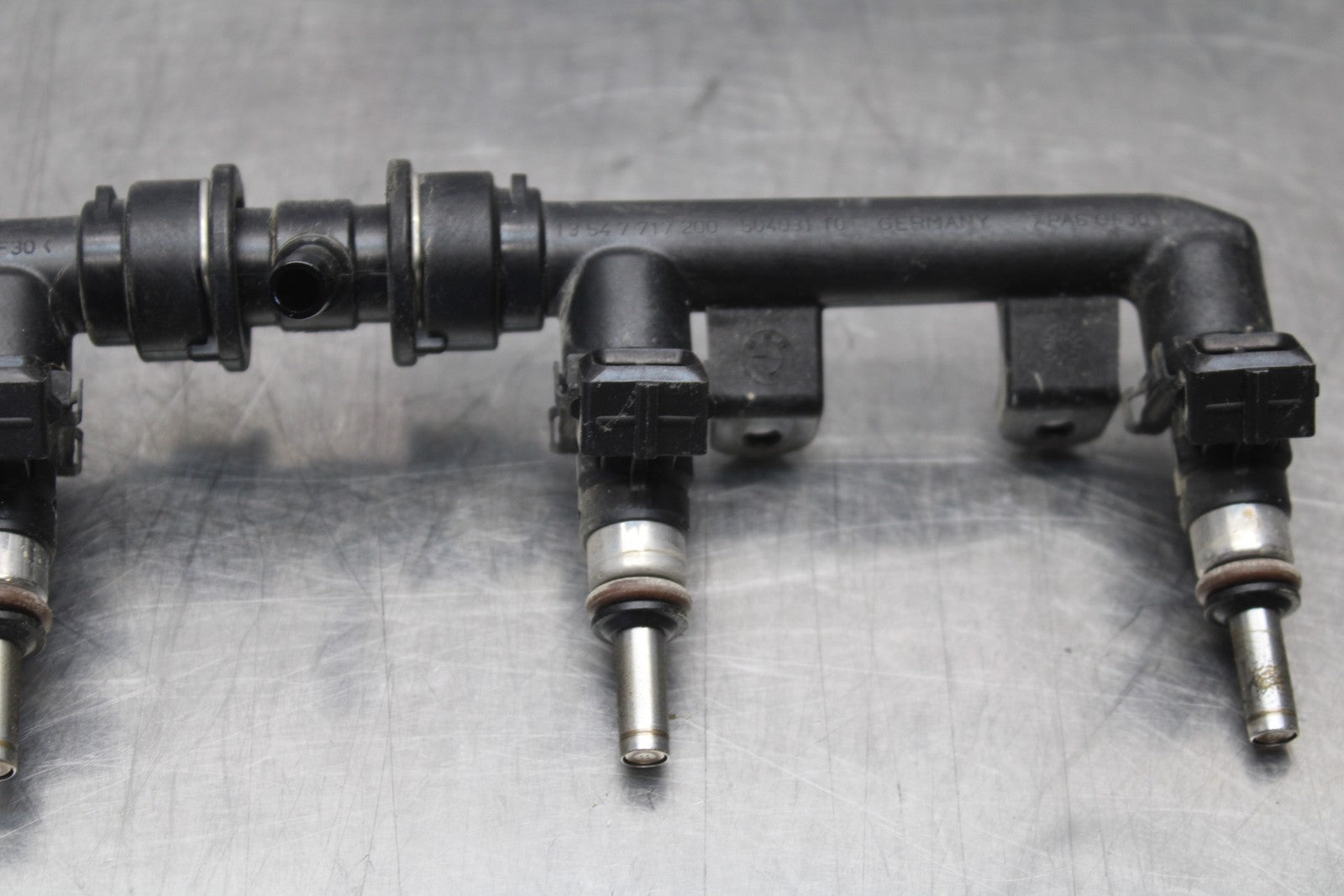 12-14 BMW S1000RR SECONDARY FUEL INJECTORS TOP AIRBOX GAS RAIL BB204