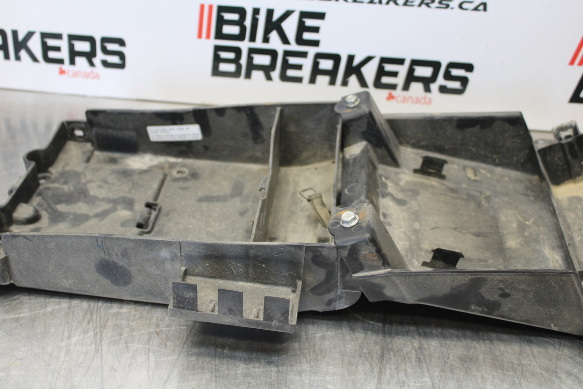 03-06 KAWASAKI Z1000 REAR BACK TAIL UNDERTAIL BATTERY TRAY PLASTIC BB164