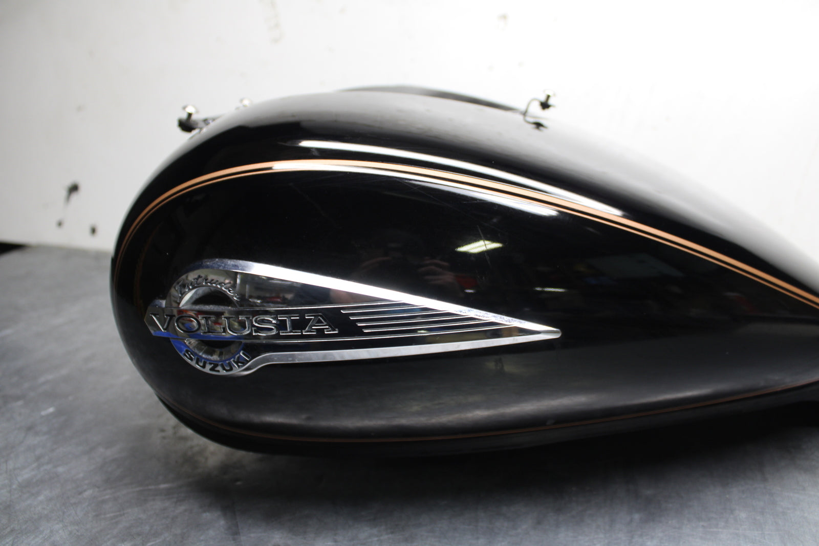 04 SUZUKI INTRUDER 800 GAS TANK FUEL PETROL RESERVOIR BB758
