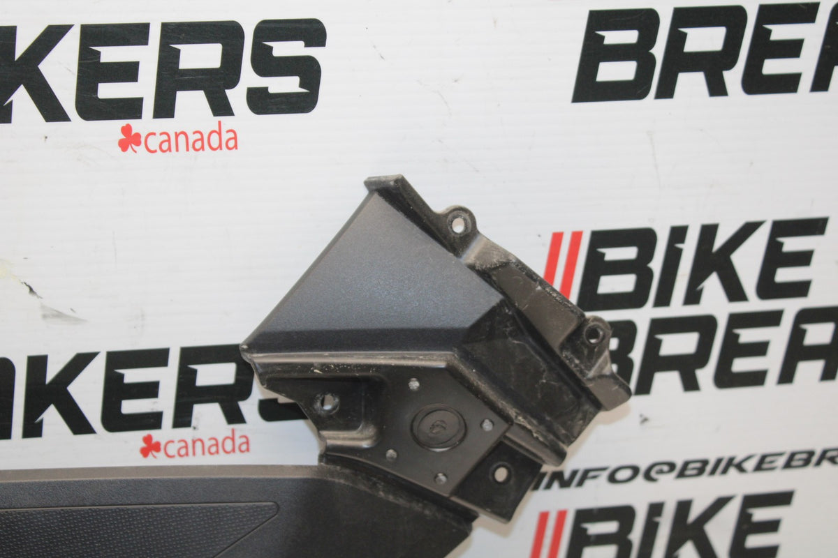 18-26 KAWASAKI Z400 RIGHT MID UPPER SIDE FAIRING COWL PLASTIC BB852