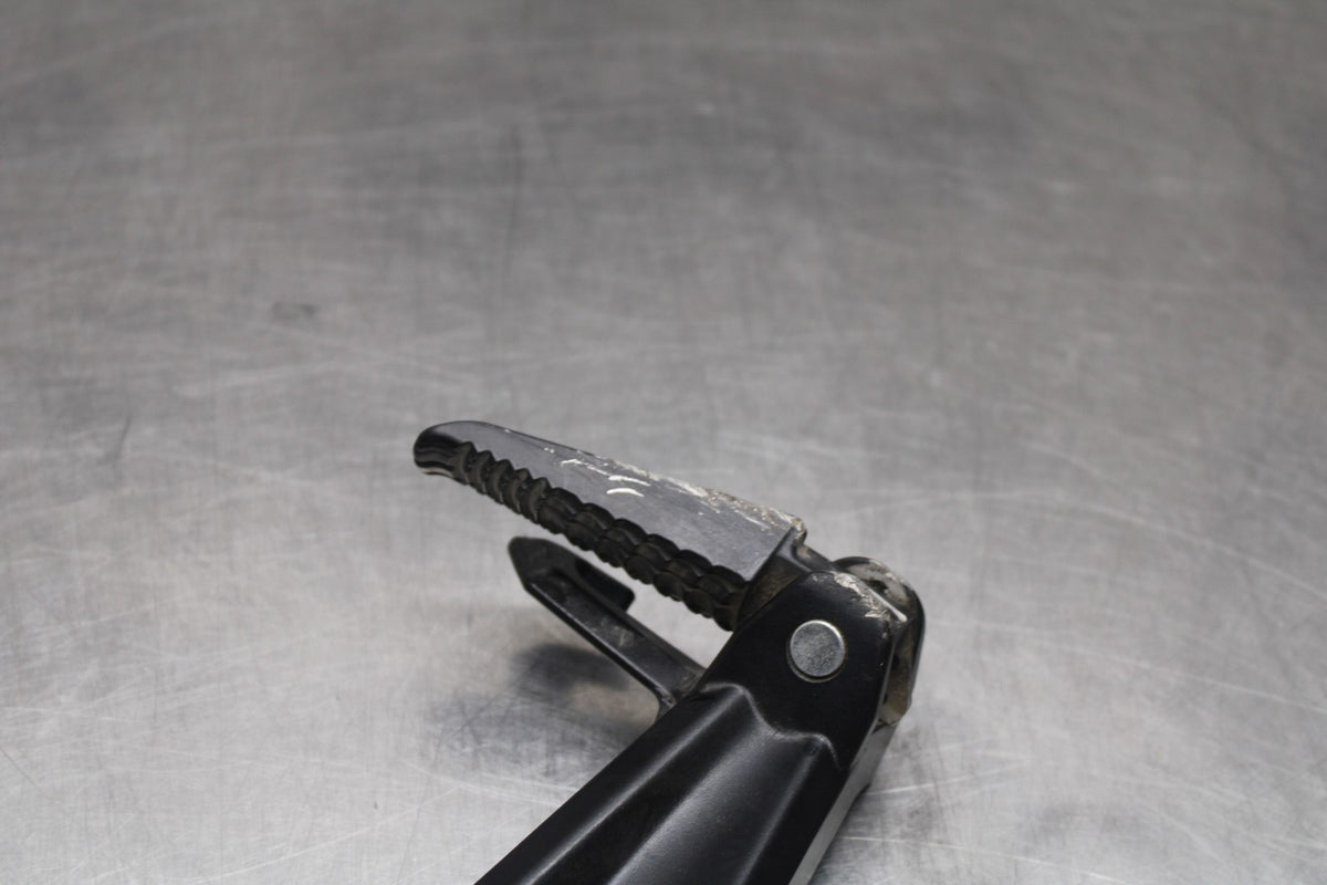 15-26 SUZUKI GSXR600 LEFT REAR BACK PASSENGER PEG BB888
