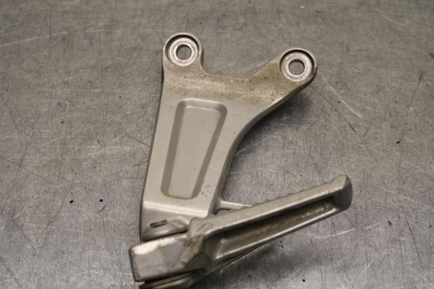 03-04 HONDA CBR600RR REAR BACK PASSENGER PEG SET PAIR BB628