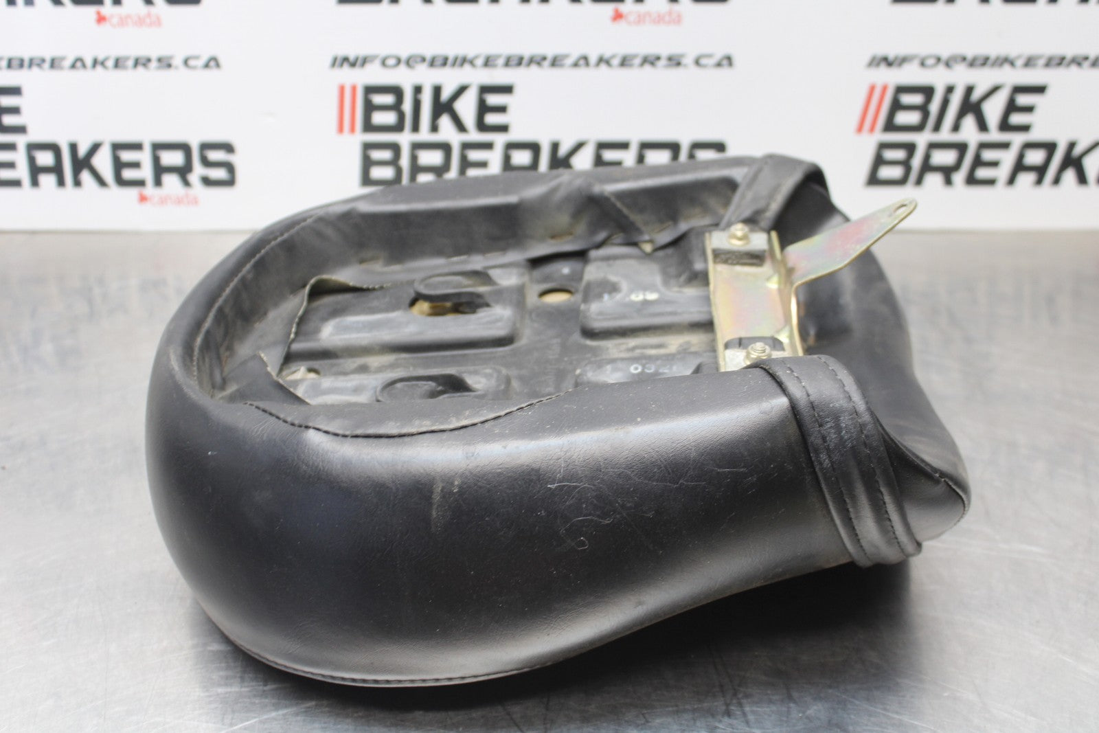 03-08 KAWASAKI VULCAN 1600 REAR BACK PASSENGER SEAT BB196