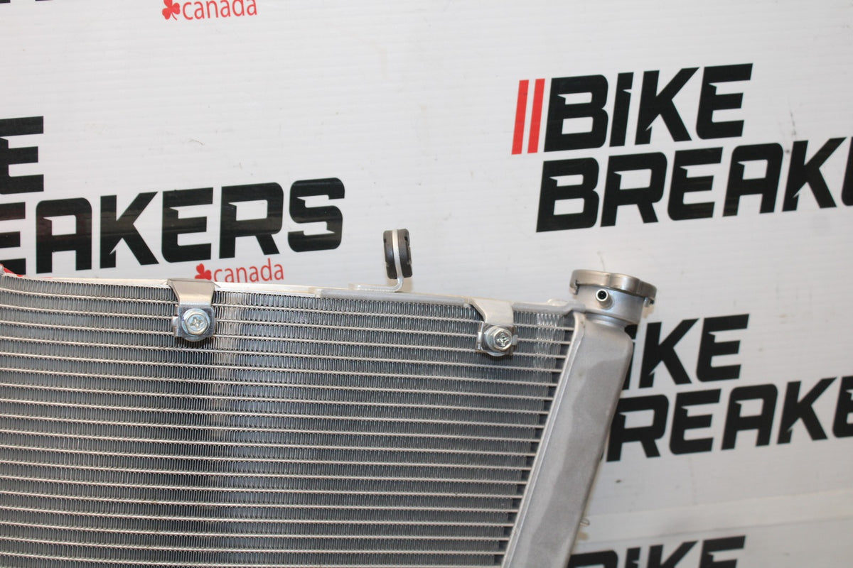 15-26 SUZUKI GSXR600 ENGINE RADIATOR MOTOR COOLER COOLING RADIATER BB888