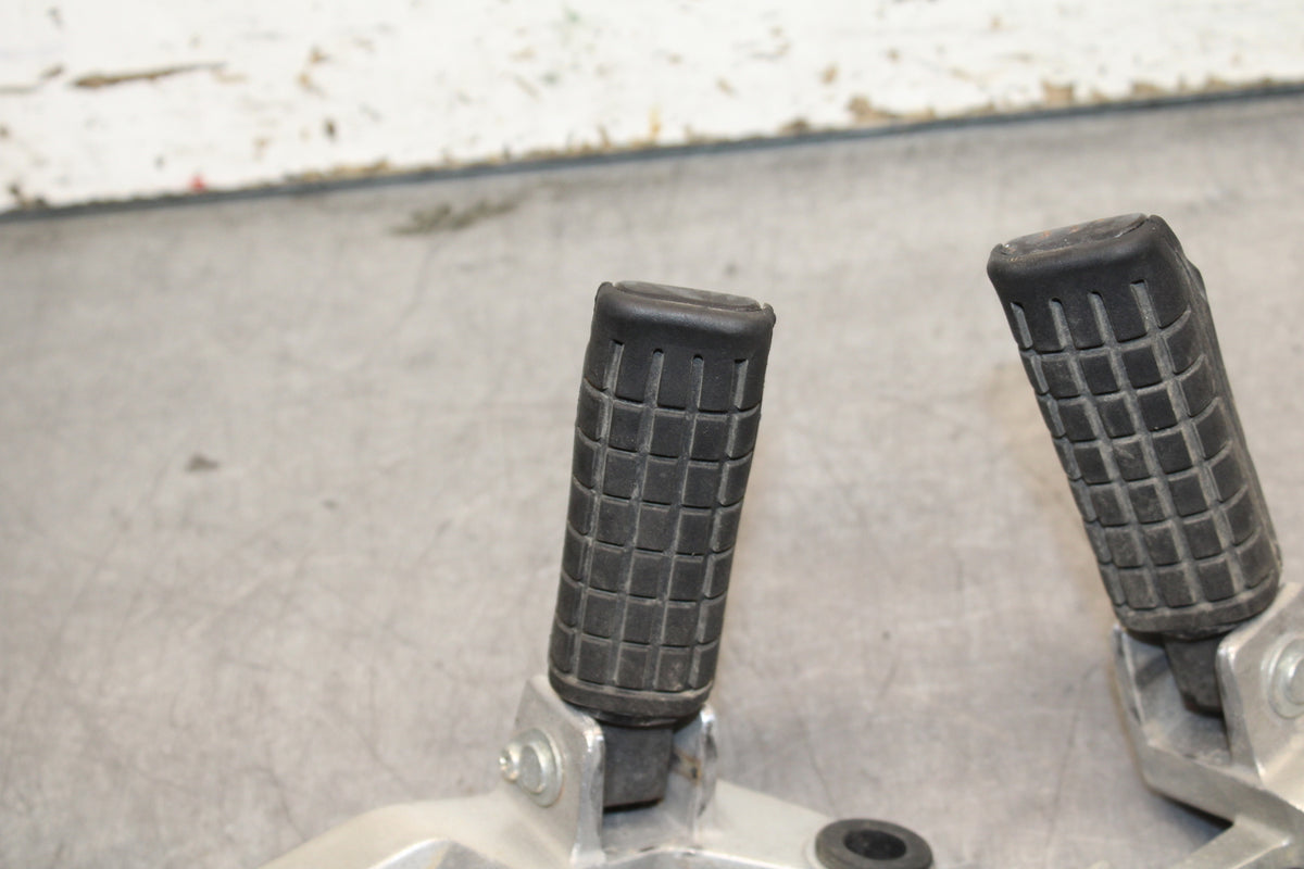 08 HONDA CBR125R REAR BACK PASSENGER PEG SET PAIR BB114