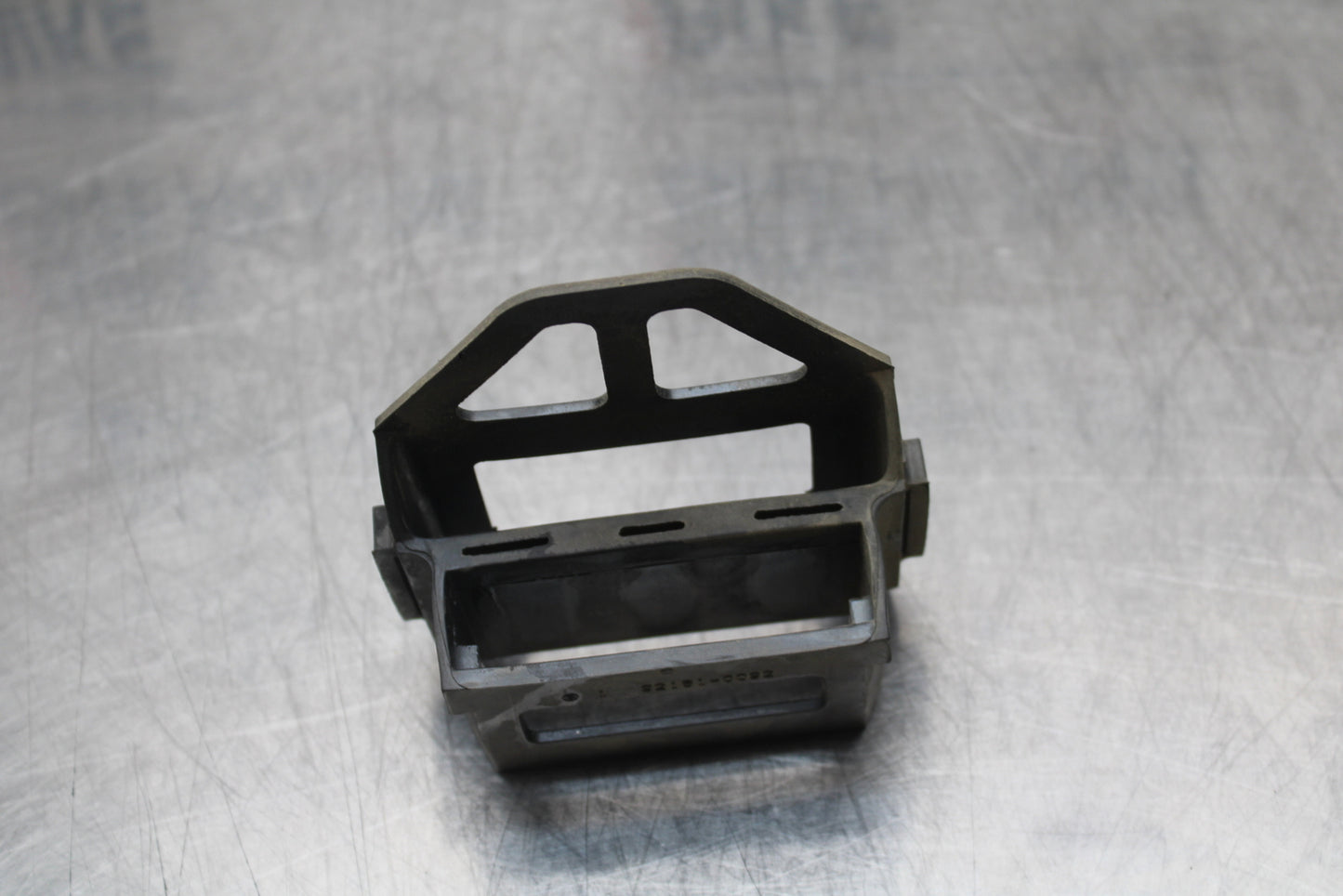 04-05 KAWASAKI NINJA ZX10R ECU ECM RELAY HOLDER BRACKET BB163