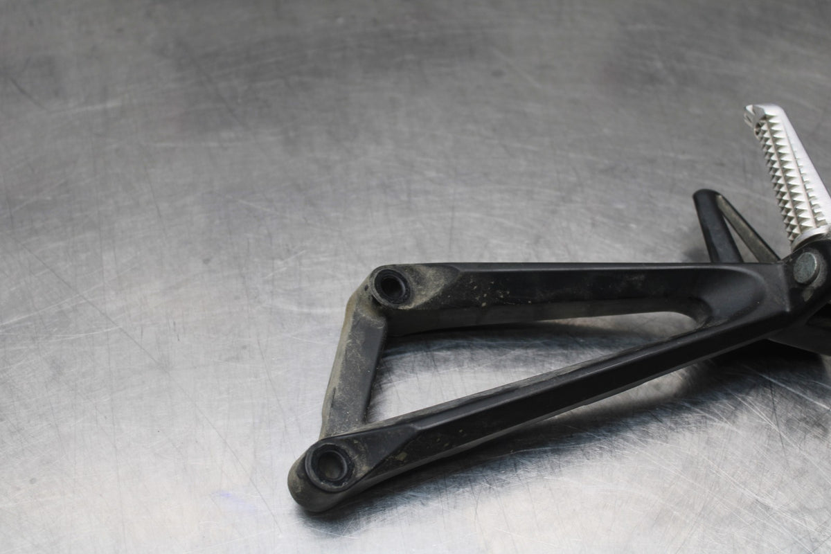 17-18 YAMAHA YZF R3 LEFT REAR BACK PASSENGER PEG BB813