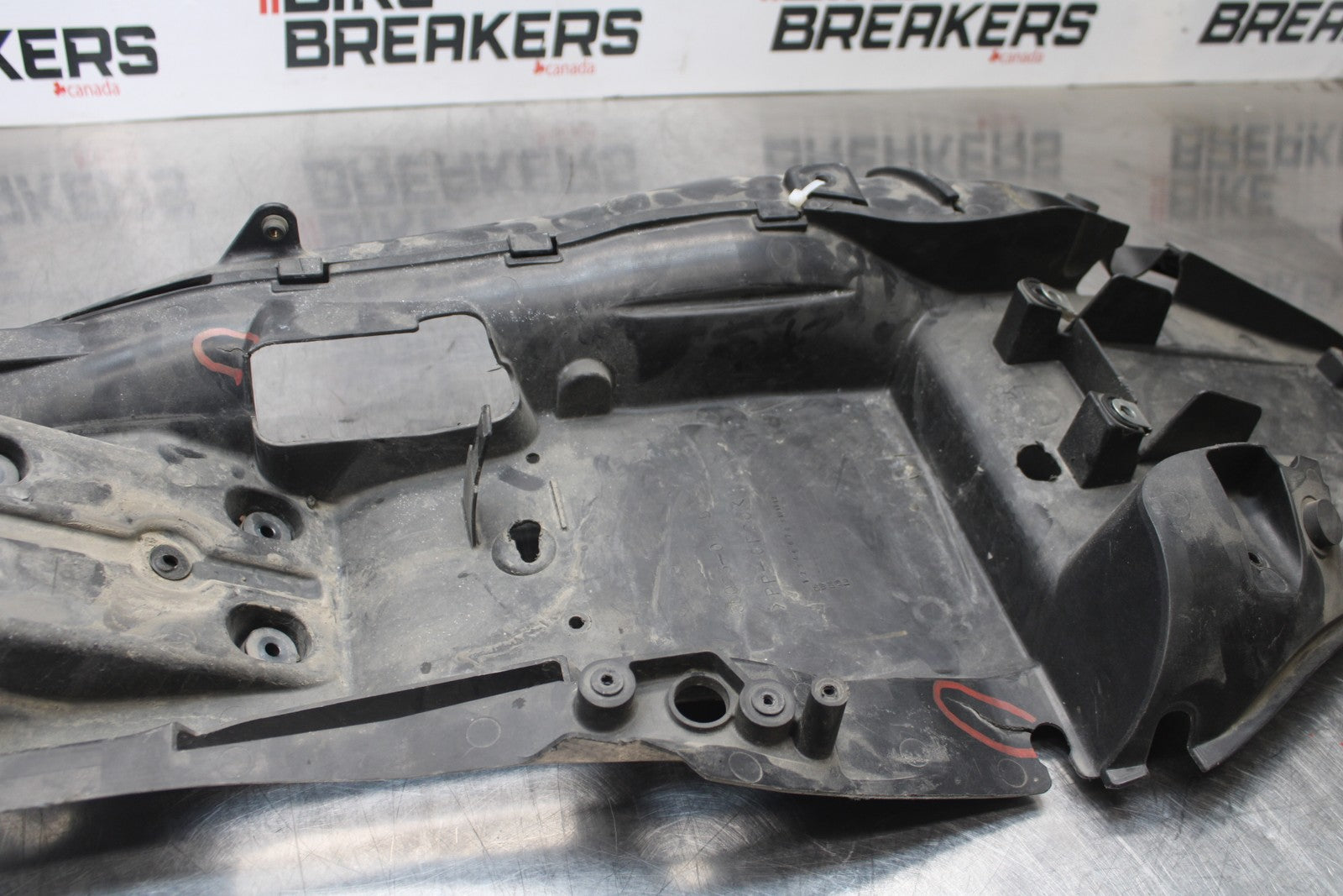 07-08 KAWASAKI NINJA ZX6R REAR BACK TAIL UNDERTAIL BATTERY TRAY PLASTIC BB203