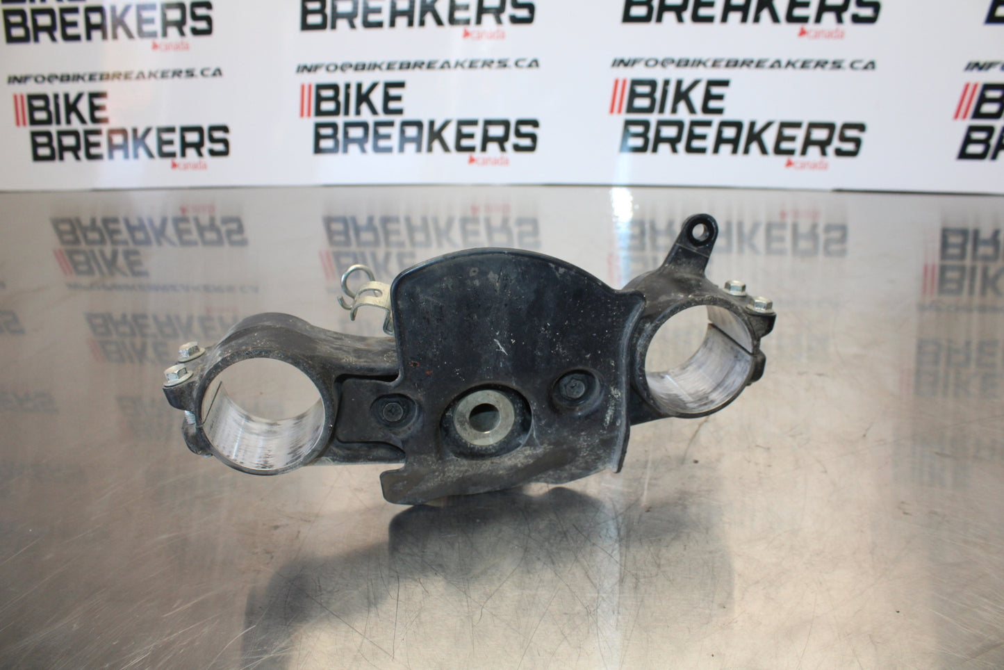 11 SUZUKI GSXR1000 FRONT FORKS CLAMP LOWER TRIPLE TREE STEM BB142