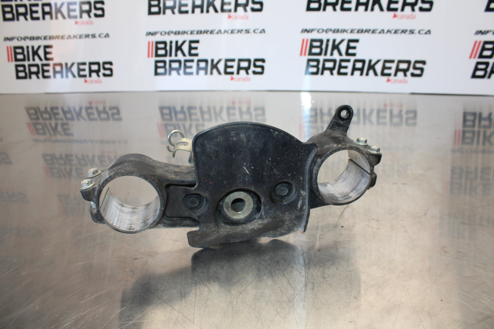 11 SUZUKI GSXR1000 FRONT FORKS CLAMP LOWER TRIPLE TREE STEM BB142