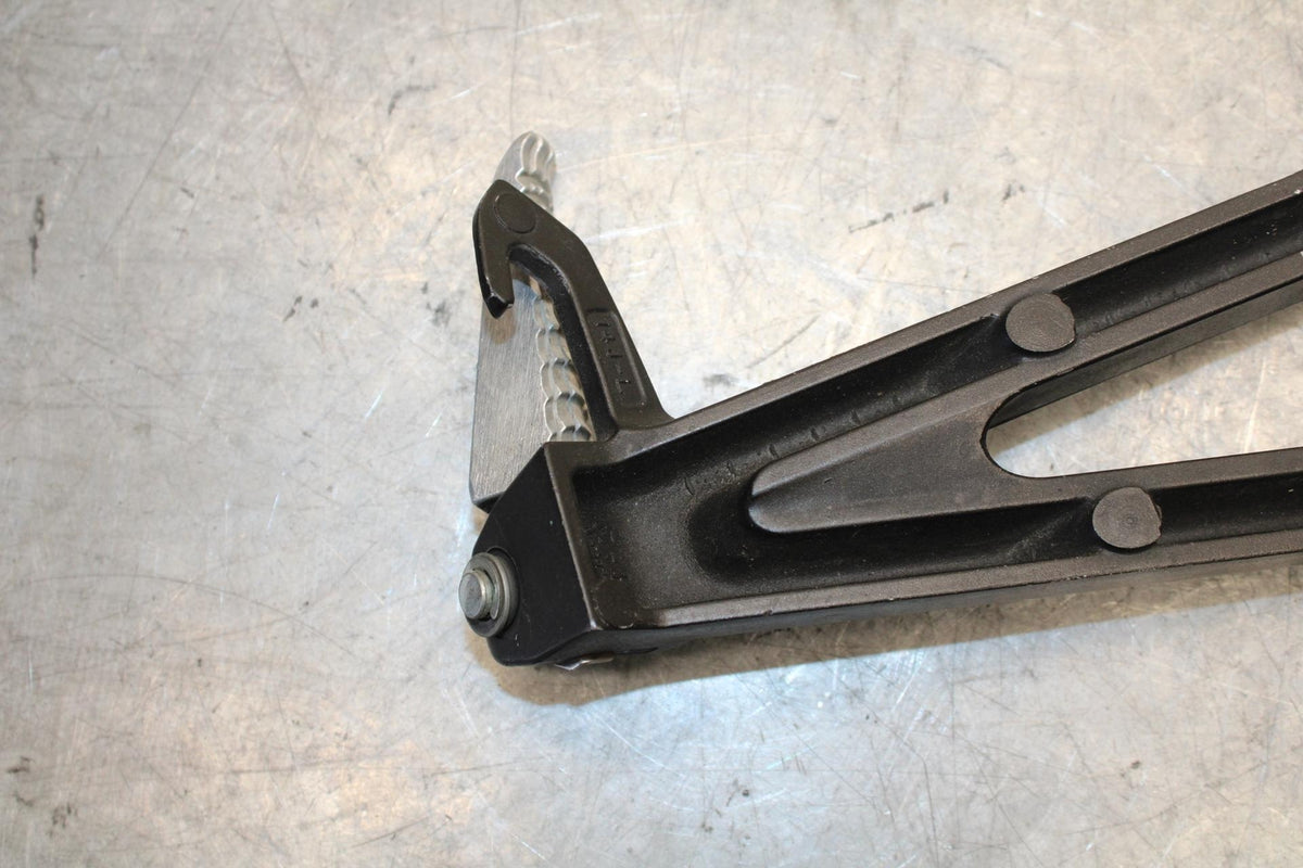 11-23 SUZUKI GSXR 750 REAR BACK PASSENGER PEG SET PAIR BB54