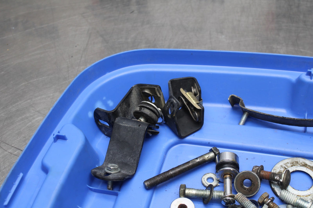 08 HARLEY-DAVIDSON ELECTRA GLIDE POLICE EFI FLHTPI LEFTOVER BOLTS SCREWS BB816