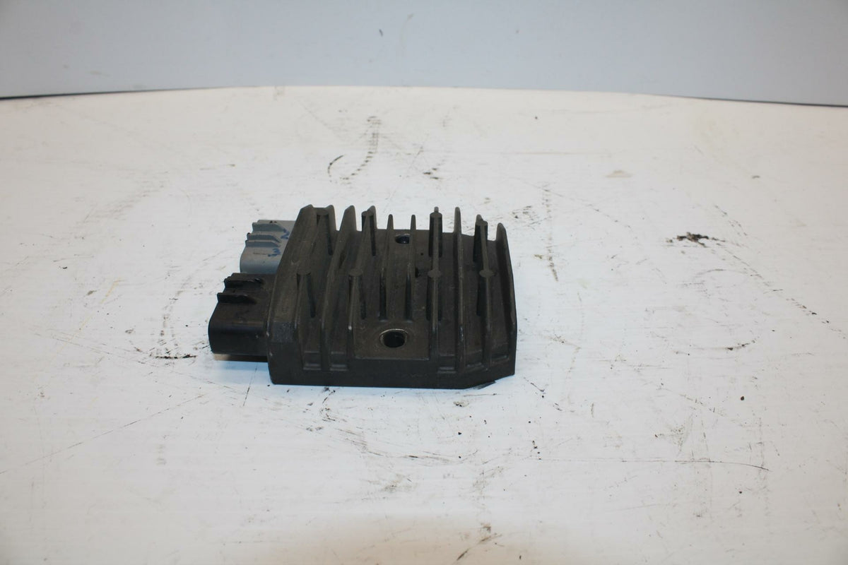 99 YAMAHA YZF R6 RECTIFIER VOLTAGE REGULATOR 4JH-81960-01-00 BB246