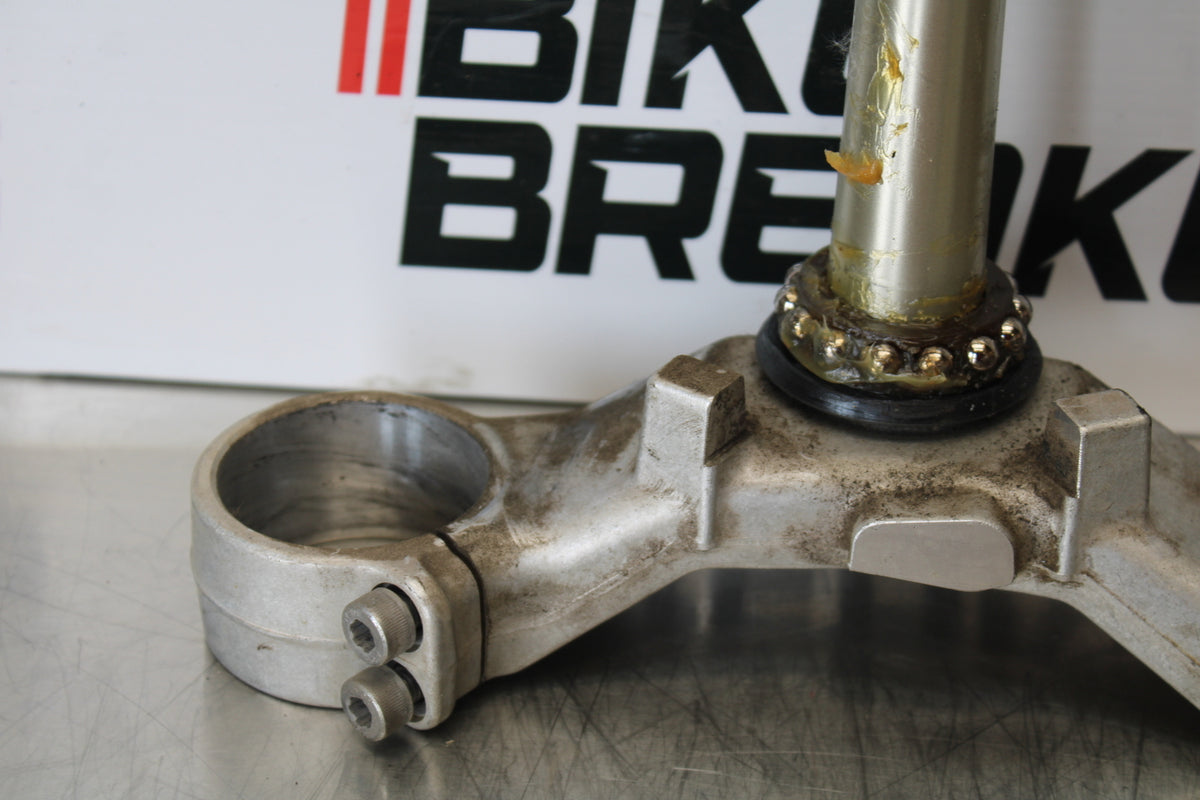 07-08 YAMAHA YZF R1 FRONT FORKS CLAMP LOWER TRIPLE TREE STEM BB160