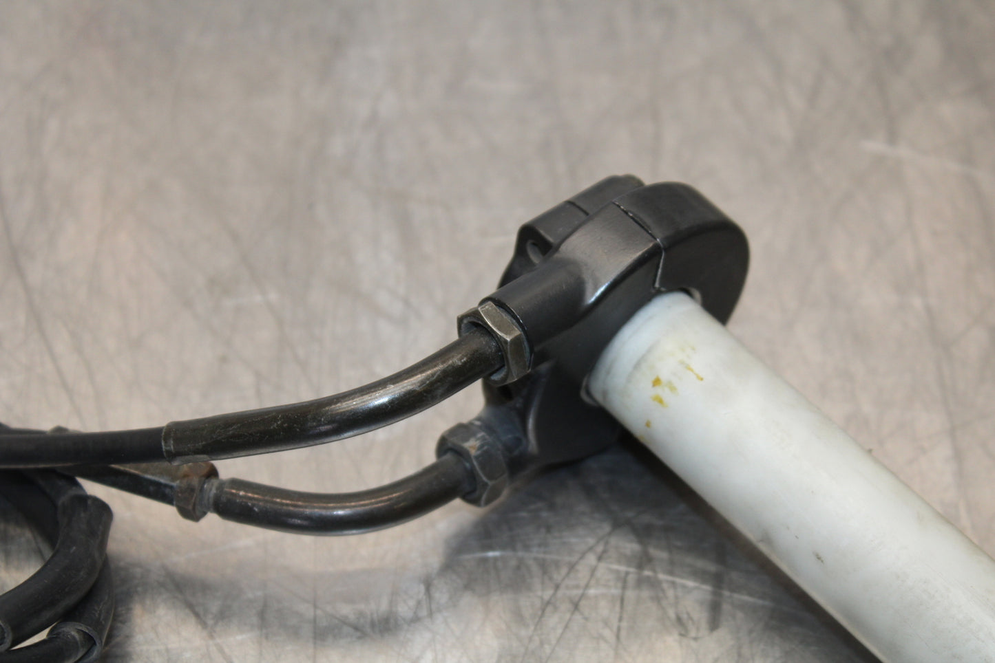 98-05 HONDA SUPER HAWK 1000 VTR1000F THROTTLE CABLE LINE HOUSING GUIDE BB152