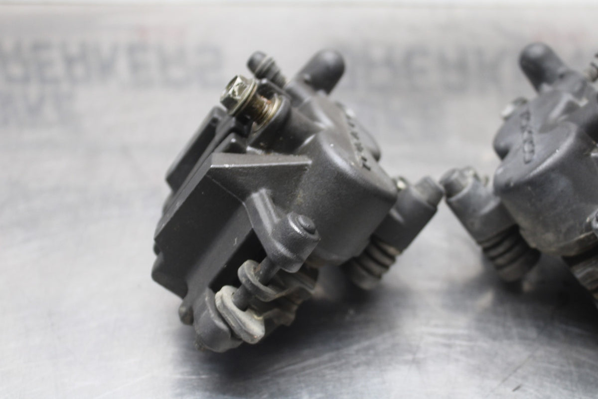 06 SUZUKI SV650S RIGHT LEFT FRONT BRAKE CALIPER SET PAIR CALIPERS BB783