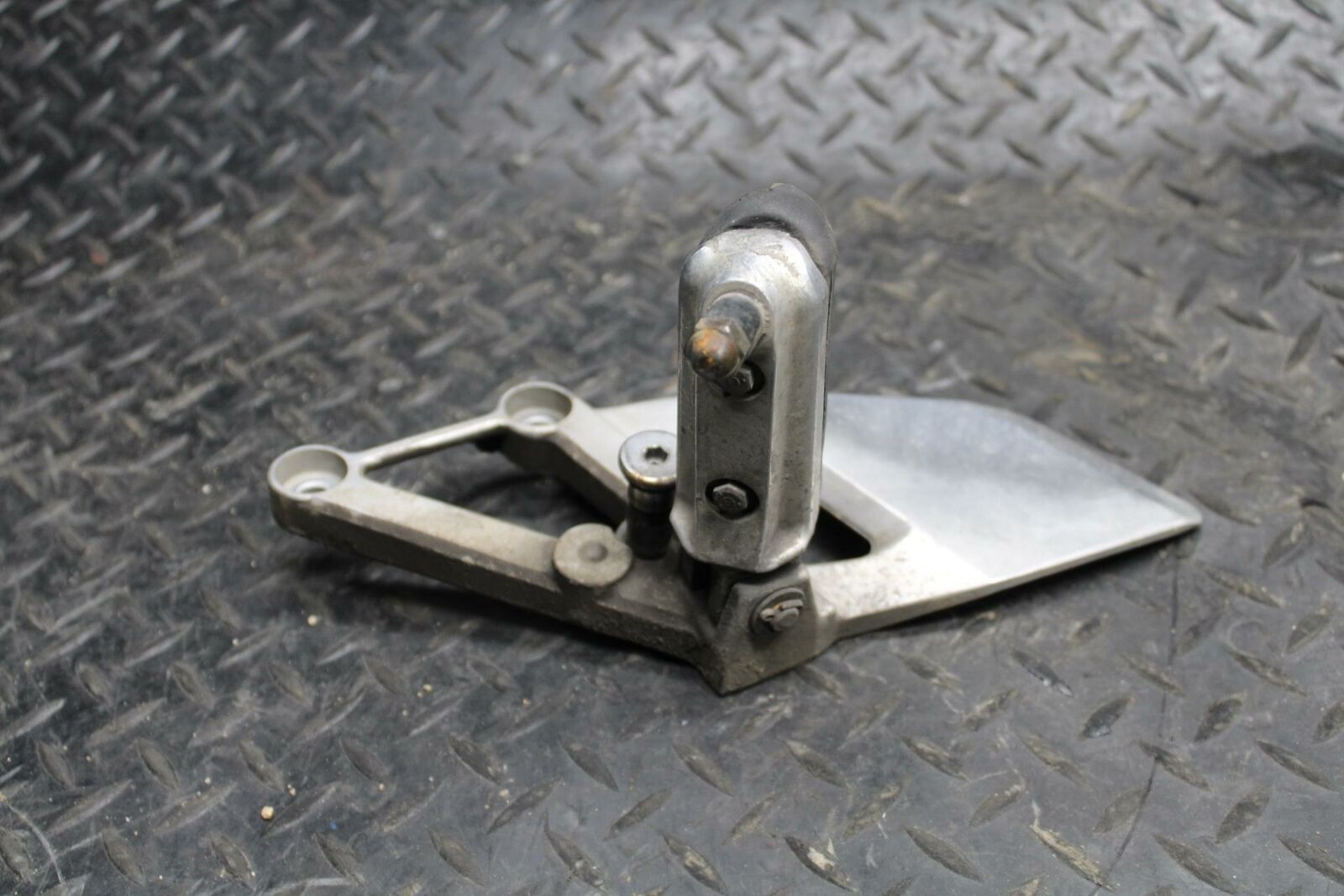 98 HONDA CBR600F3 LEFT REARSET REAR SET DRIVER FOOT PEG REST STOP BB201