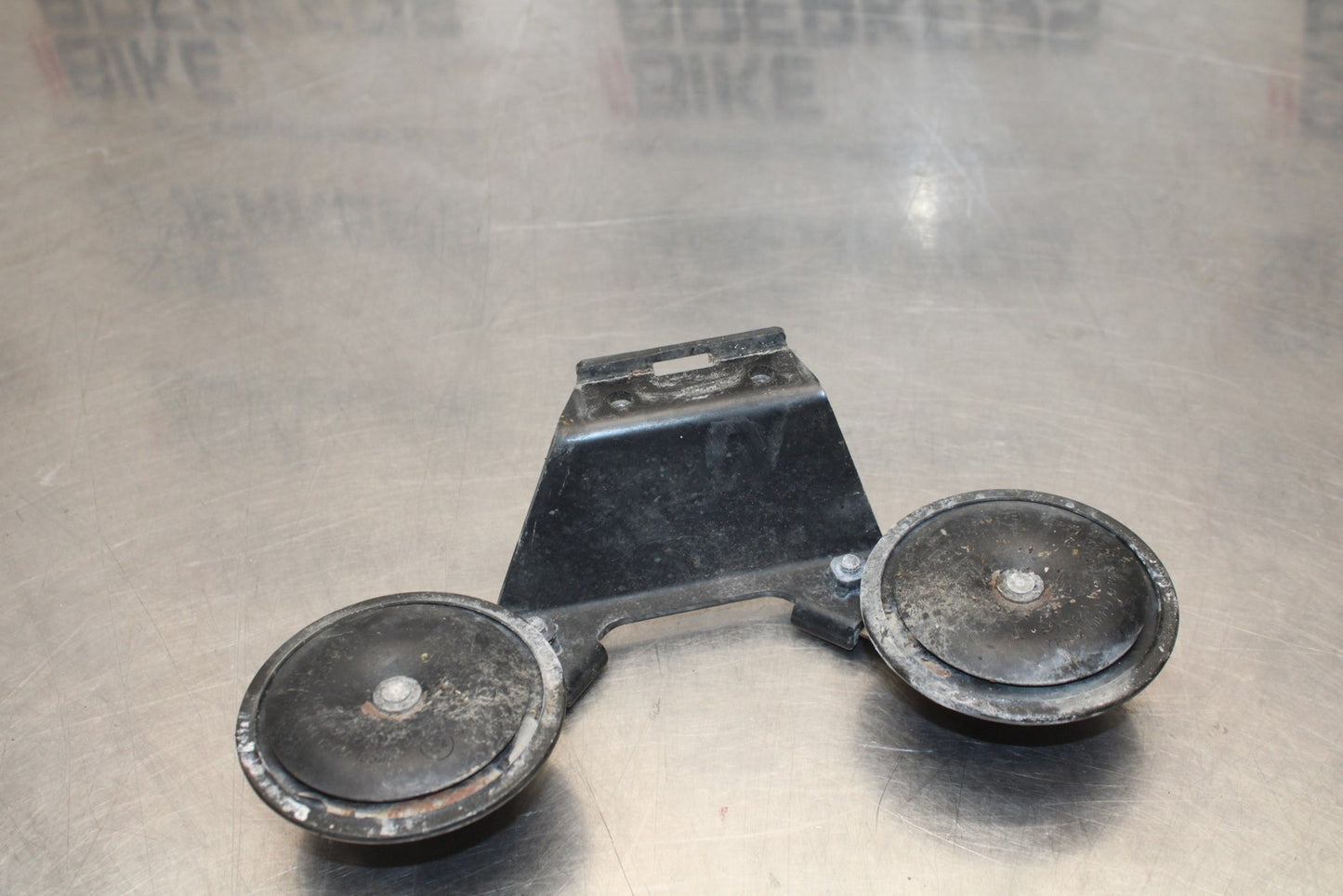 03-08 KAWASAKI VULCAN 1600 HORN SIGNAL SET & BRACKET BB196