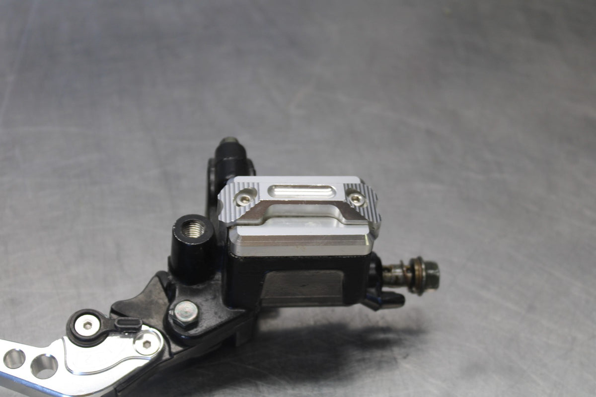 03-04 YAMAHA YZF R6S FRONT BRAKE MASTER CYLINDER w/ LEVER BB890