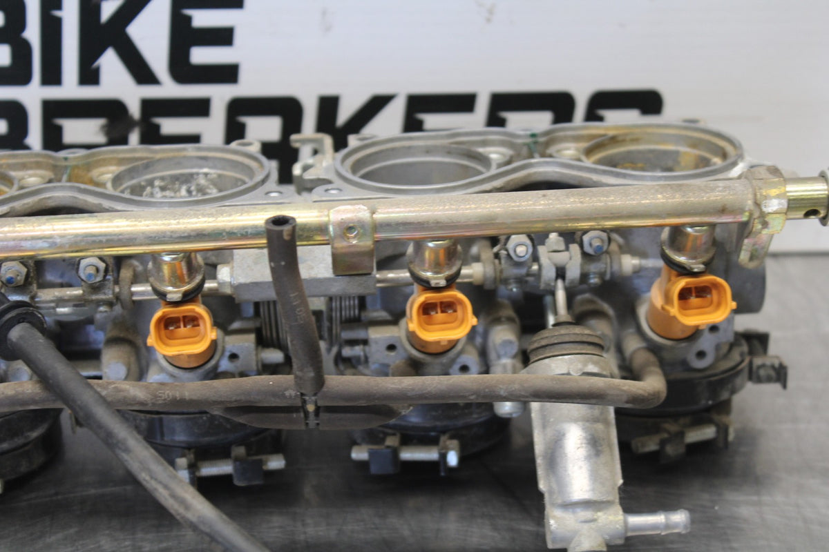 05-06 HONDA CBR600RR MAIN FUEL INJECTORS / THROTTLE BODIES BB893