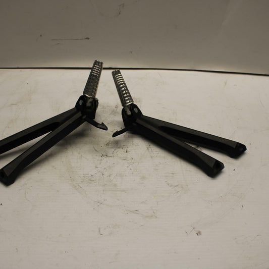 11-21 SUZUKI GSXR600 REAR  PASSENGER PEG SET PAIR 43600-14J10 43700-14J10  BB260