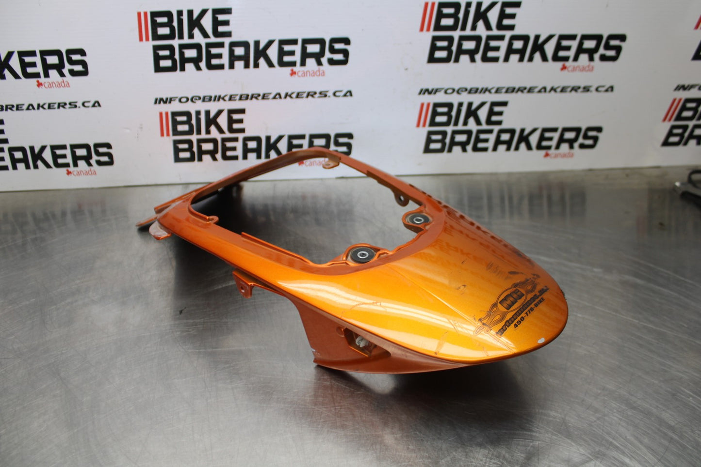 06-07 SUZUKI GSXR 600 CENTER REAR BACK TAIL FAIRING COWL BB178