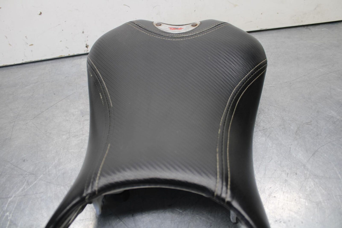 06-07 SUZUKI GSXR750 AFTERMARKET FRONT DRIVERS SEAT PAD SADDLE  BB613