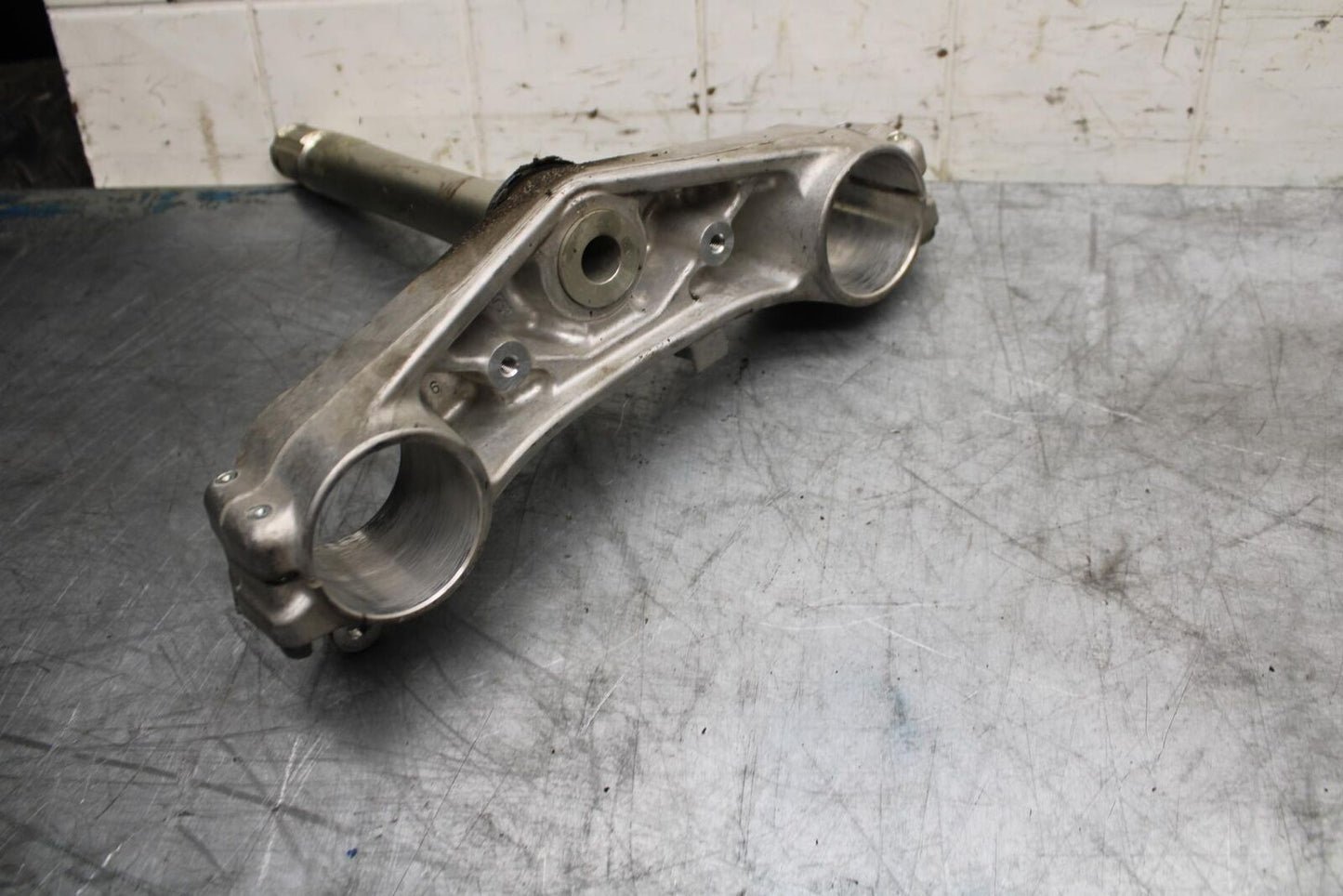 08-09 SUZUKI GSXR600 FRONT FORKS CLAMP LOWER TRIPLE TREE STEM 51410-01H10 BB468
