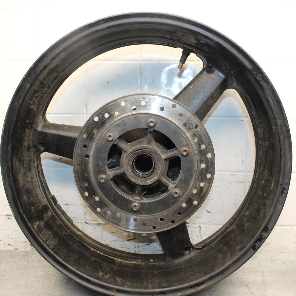2000 Yamaha YZF R6 REAR ROTOR BACK BRAKE DISC AND REAR WHEEL BB558