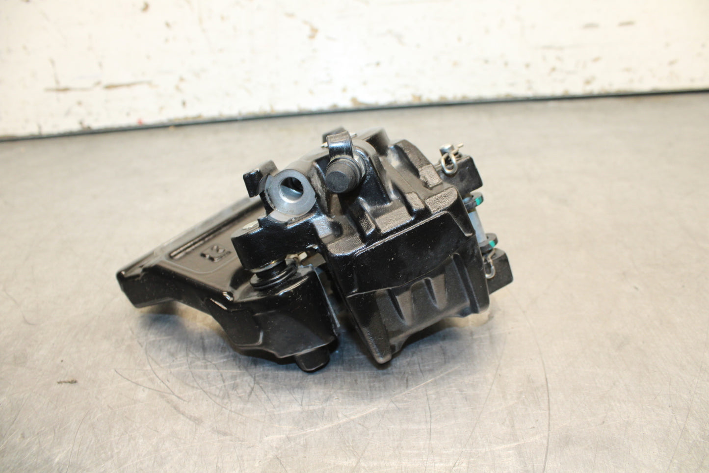 17-24 KTM 390 DUKE REAR BACK BRAKE CALIPER W MOUNT BRACKET BB734