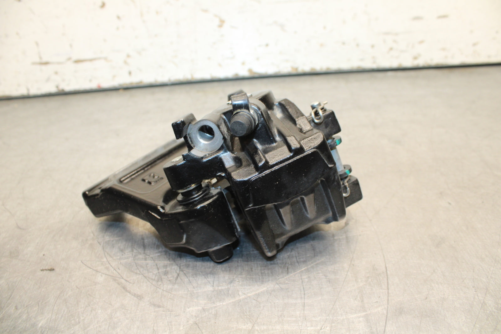 17-24 KTM 390 DUKE REAR BACK BRAKE CALIPER W MOUNT BRACKET BB734