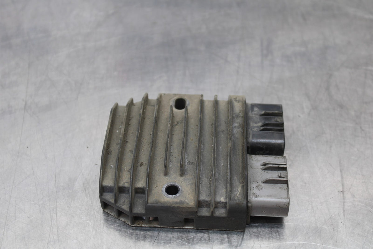 05 TRIUMPH ROCKET III RECTIFIER VOLTAGE REGULATOR BB186