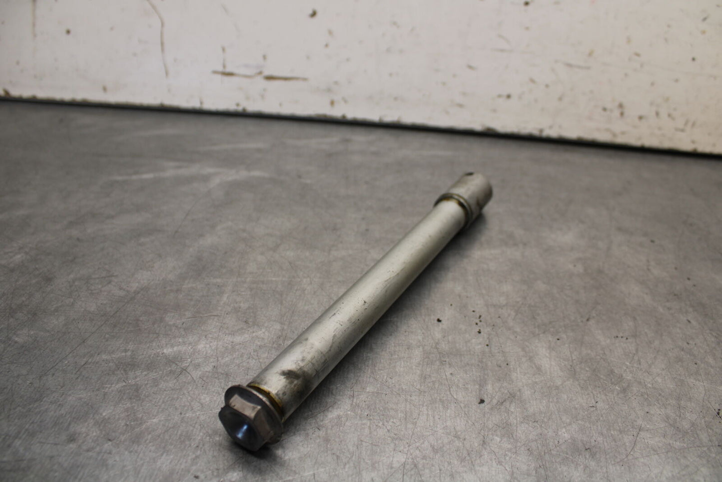 05-06 HONDA CBR600RR FRONT WHEEL RIM AXLE PIVOT BOLT 44301-MEE-D00 BB655