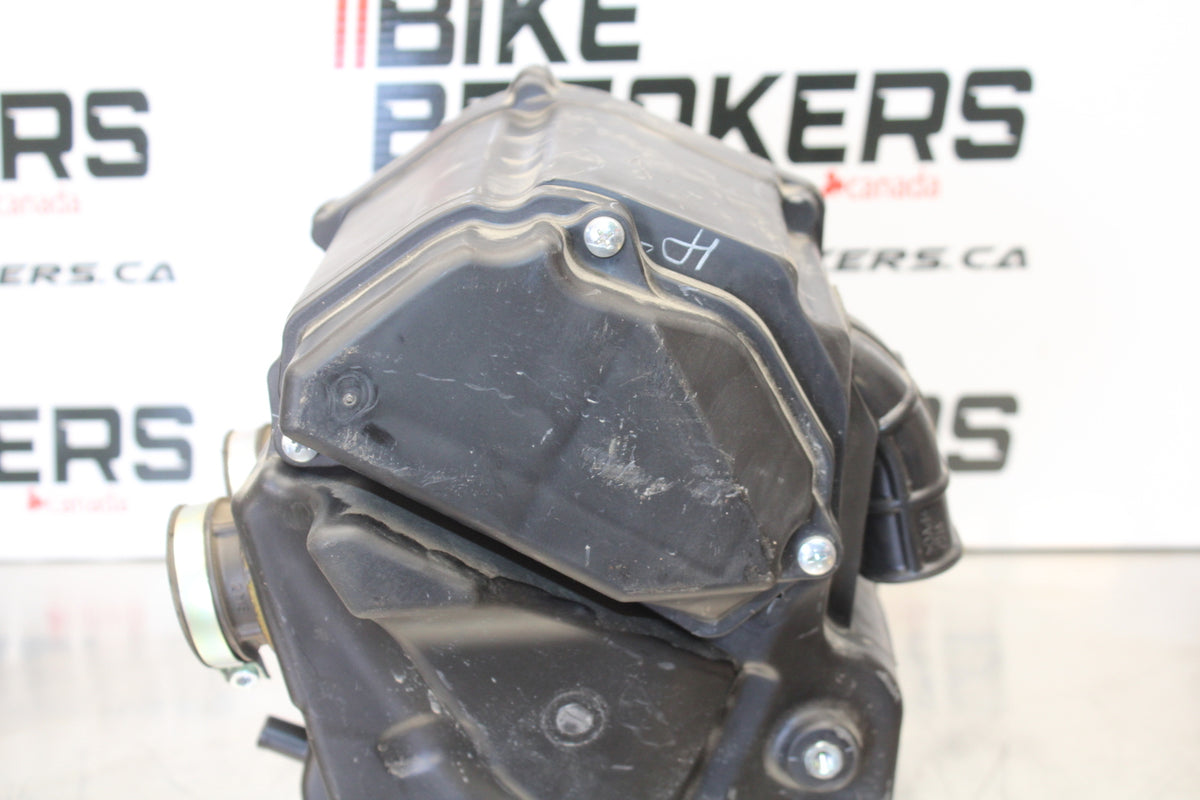 23 YAMAHA YZF R3 AIRBOX AIR INTAKE FILTER BOX BB147