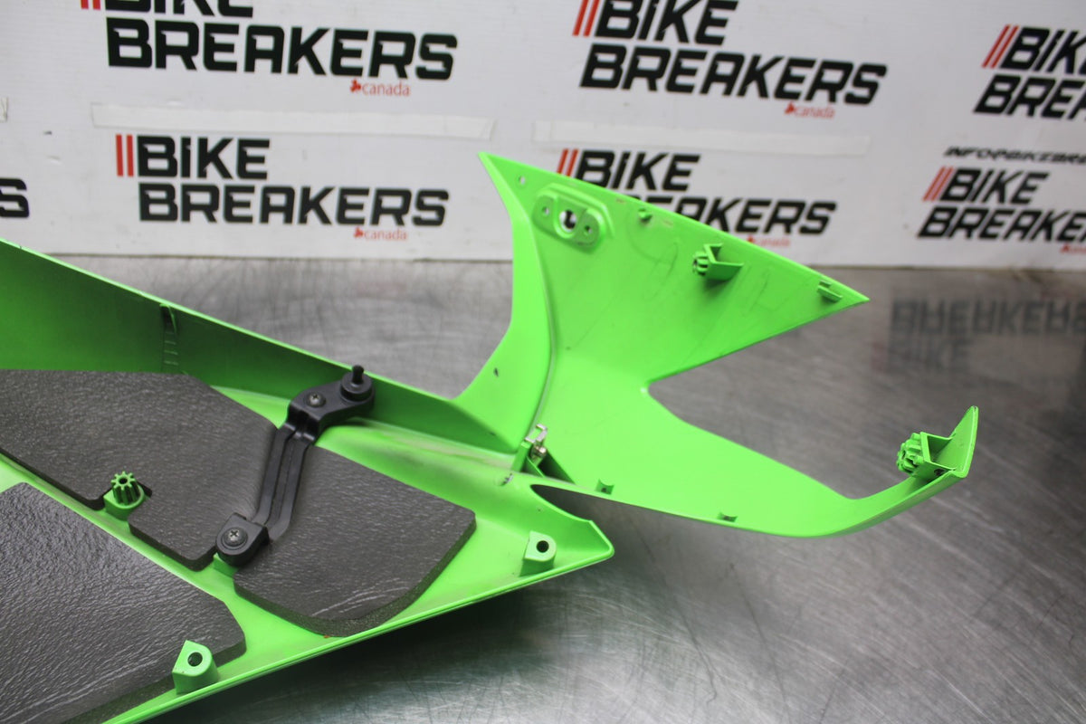 08 KAWASAKI NINJA ZX10R OEM LEFT MID UPPER SIDE FAIRING COWL PLASTIC BB902