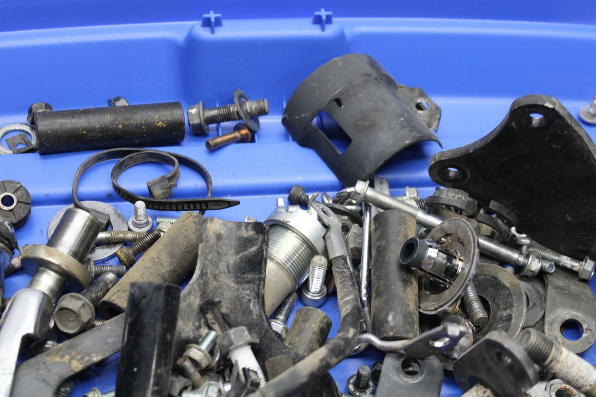 05-07 HONDA VTX1800F2 BOLTS HARDWARE SCREWS BB351
