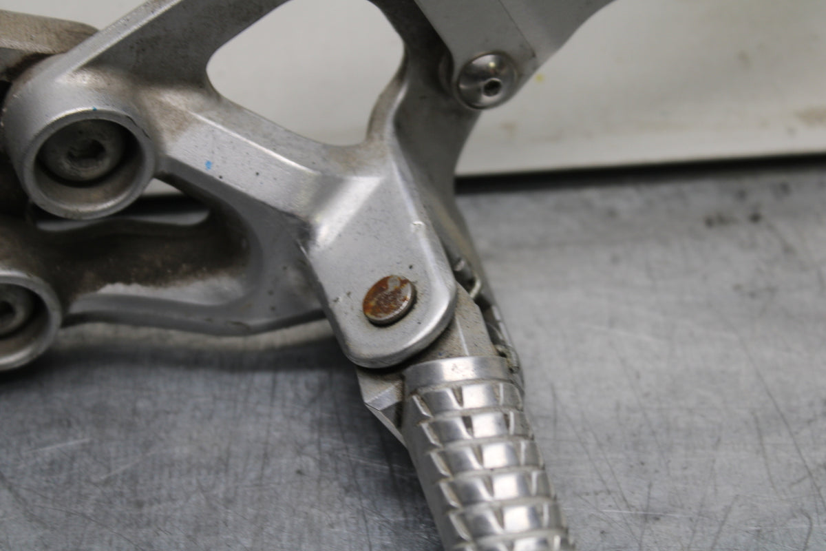 08-10 SUZUKI GSXR 600 LEFT REARSET REAR SET DRIVER FOOT PEG REST STOP BB753