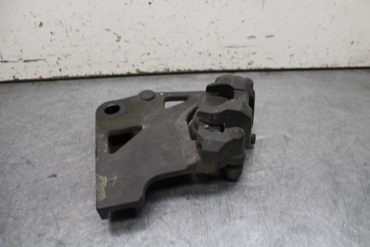 17-24 YAMAHA BOLT XVS950 REAR BACK BRAKE CALIPER W MOUNT BRACKET BB729