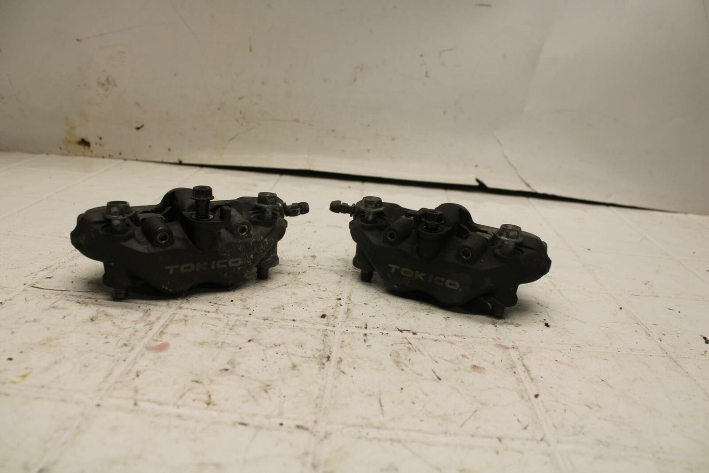 05-06 HONDA CBR600RR RIGHT LEFT FRONT BRAKE CALIPER SET PAIR CALIPERS BB399