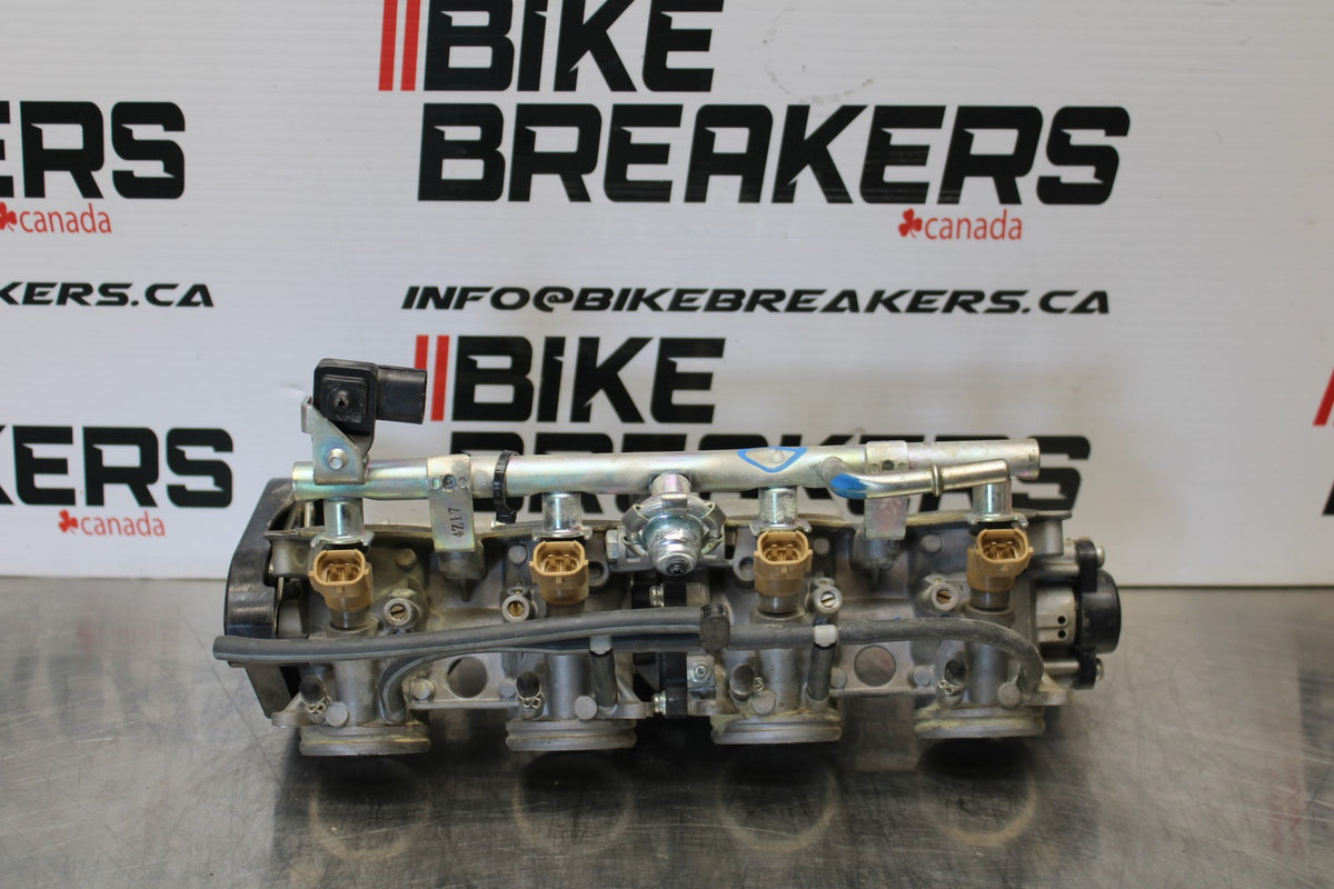 03-04 HONDA CBR600RR MAIN FUEL INJECTORS / THROTTLE BODIES BB661